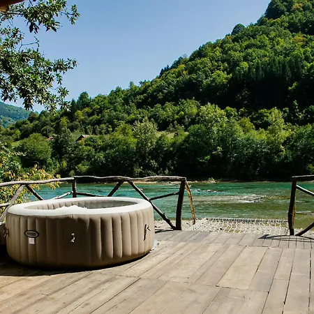 Campismo de Luxo Glamping Drina Riverzone *